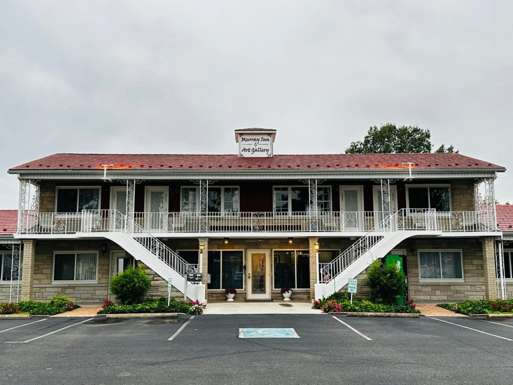Murray Inn and Art Gallery