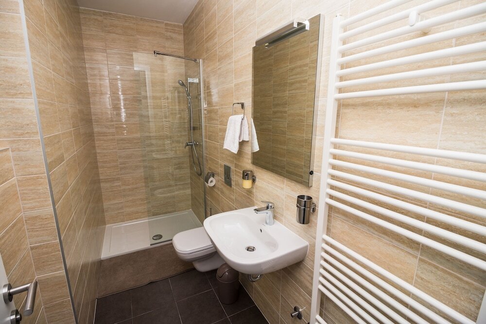 gallery_image_hidden_12