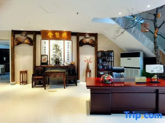 Lobby & Reception