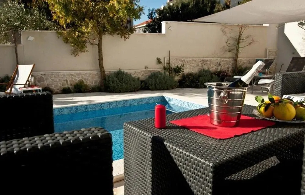 Stunning Home in Okrug Gornji With 4 Bedrooms, Wifi and Outdoor Swimming Pool