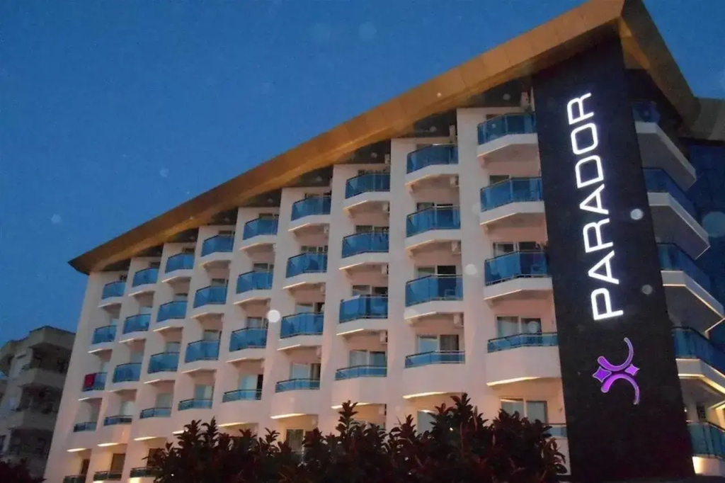 Parador Beach Hotel — фото