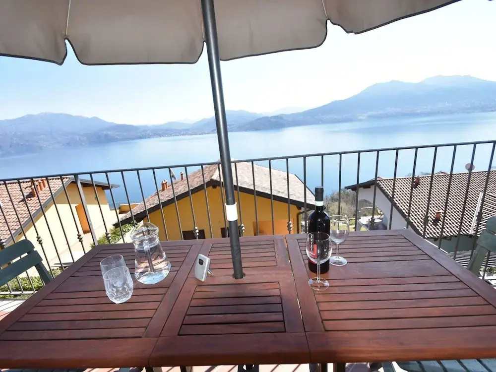 Garden Flat by Lake Maggiore