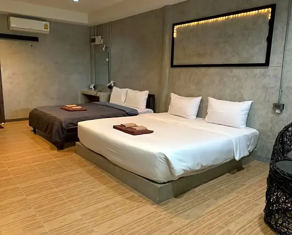 豪華四人家庭房，配有雙人床