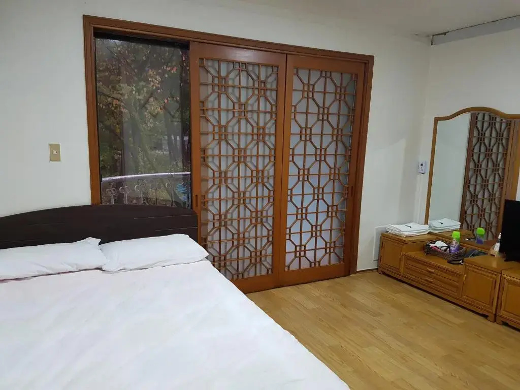 Standard Double room (full double bed)