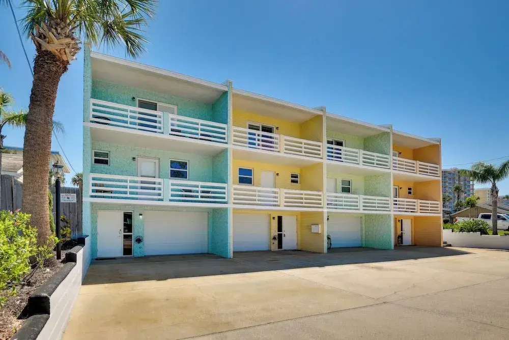 Florida Getaway - Balconies, Grill & Near Beaches!