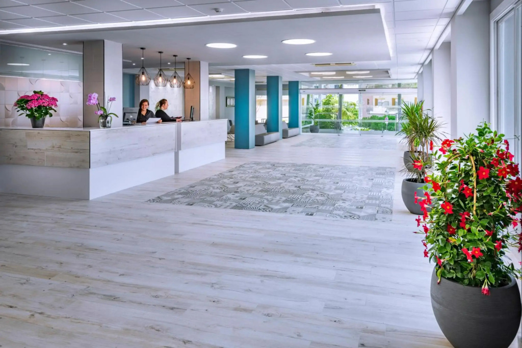 Hotel Oasis Park Splash photo 2