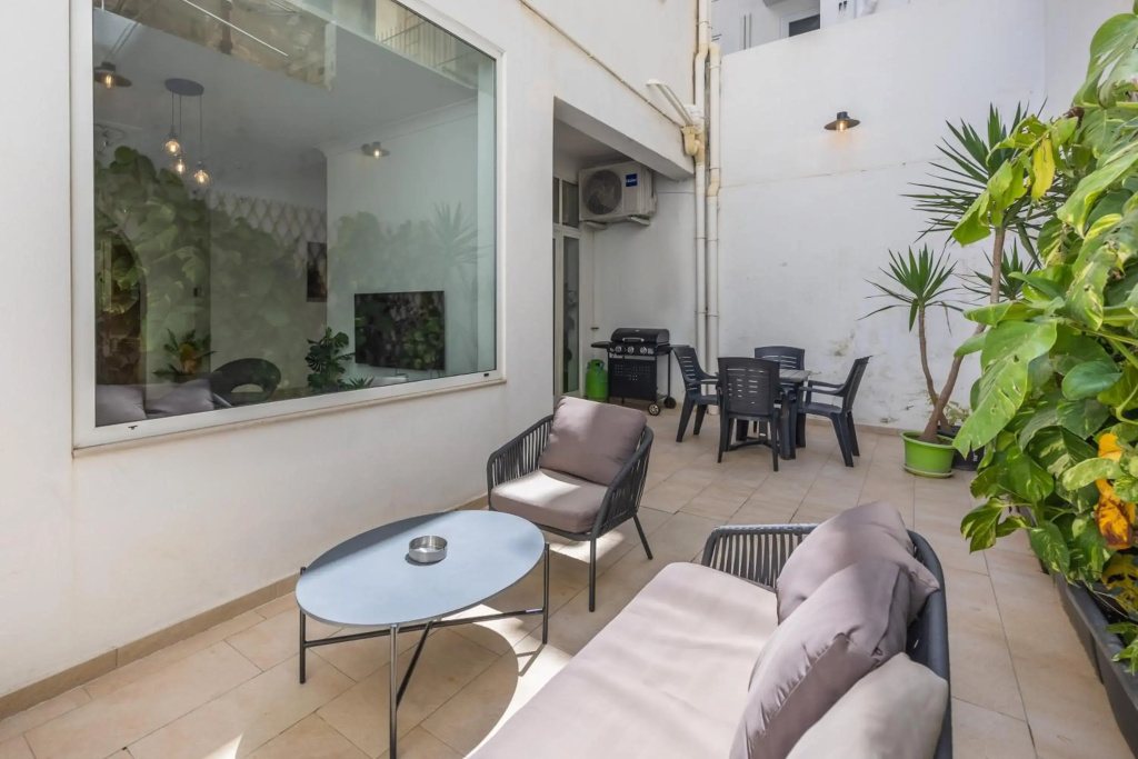 Hard to come by - modern & huge house in Sliema