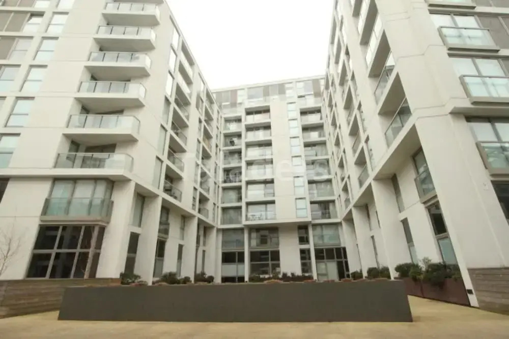 Red-Naxela Canary Wharf Apartments