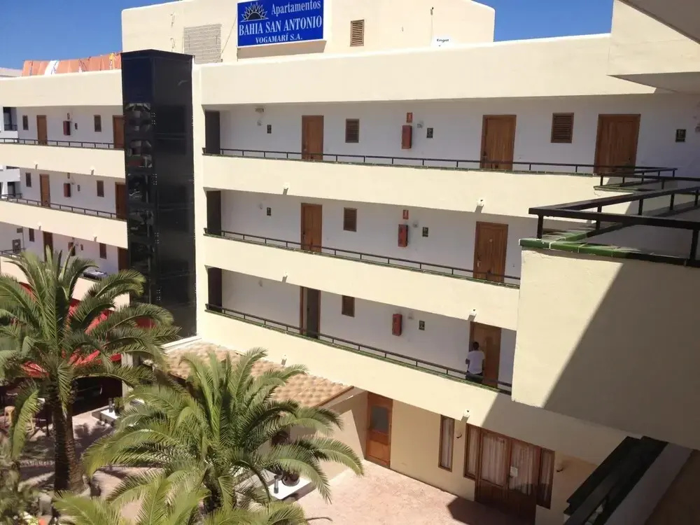 Apartamentos Bahia de San Antonio