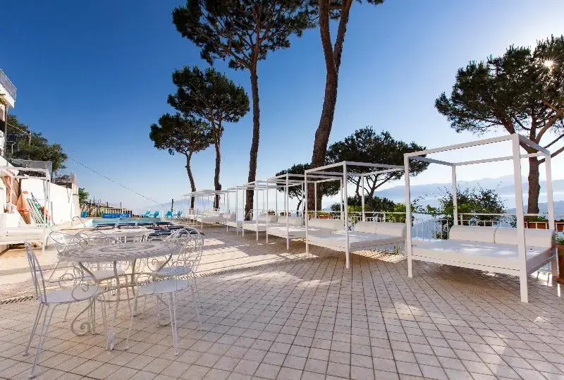 2 Bedrooms Apartment with balcony and with sea view