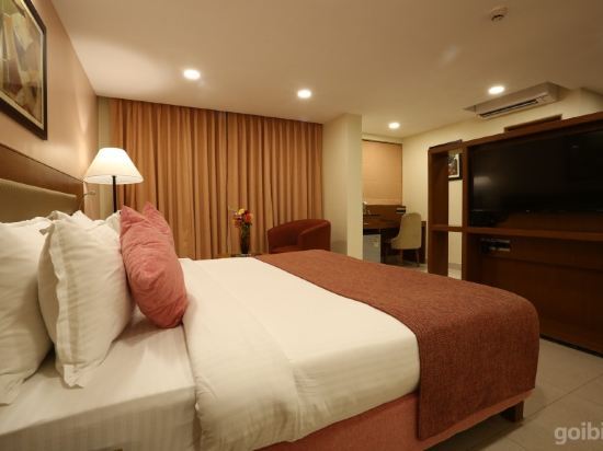 Evoke Lifestyle Candolim