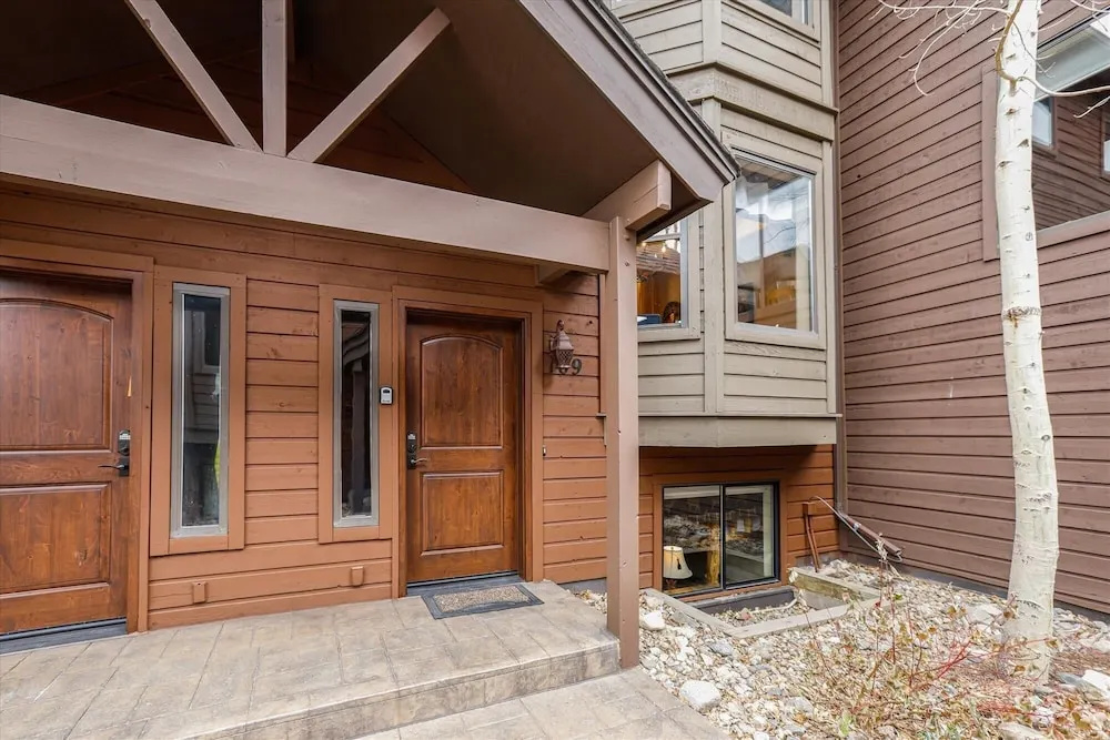 Village Point 109 3 Bedroom Townhouse by Redawning