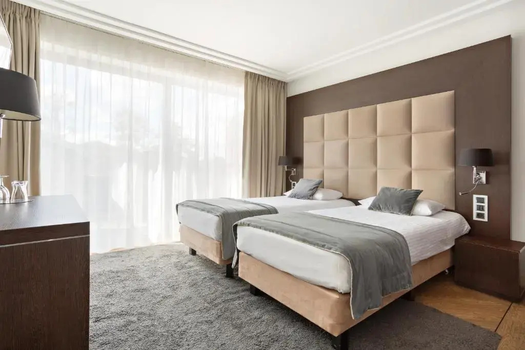 Deluxe Double room (full double bed)