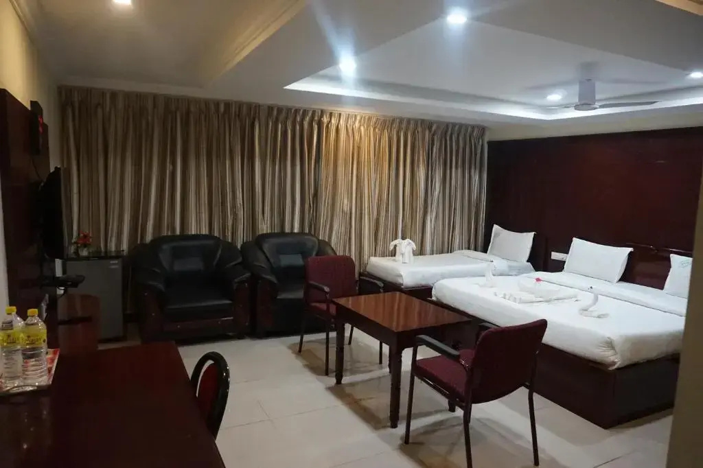 Hotel PVK Grand - Chambres
