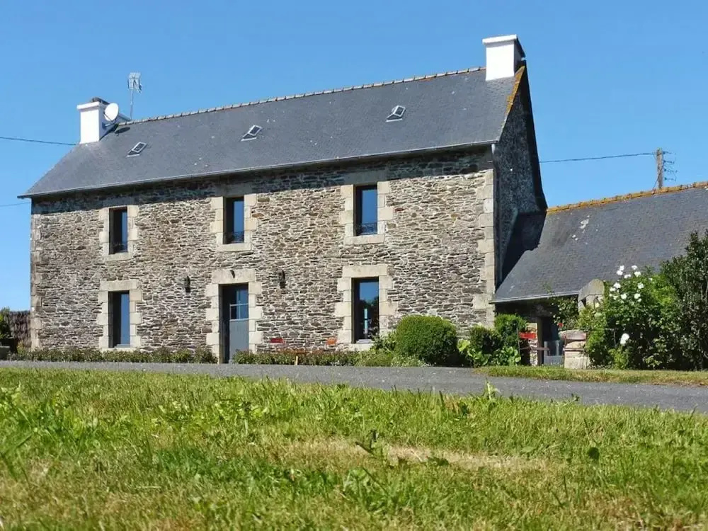 Estate in Landeleau Near Aulne River
