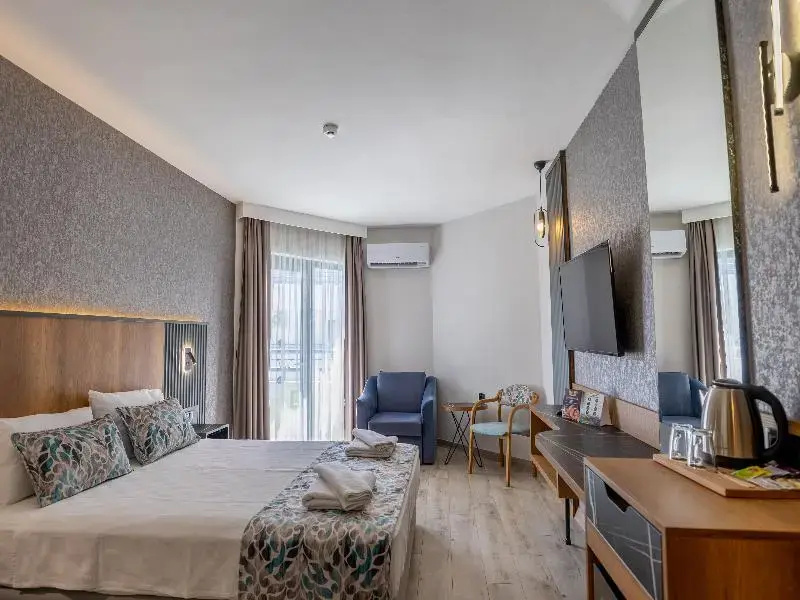 Standard Double room with balcony (full double bed)