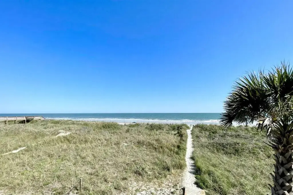 *OCEANFRONT HOUSE ON THE SAND*6 Kings*12br, 12ba*Private Hot Tub*SLEEP 36*PGP