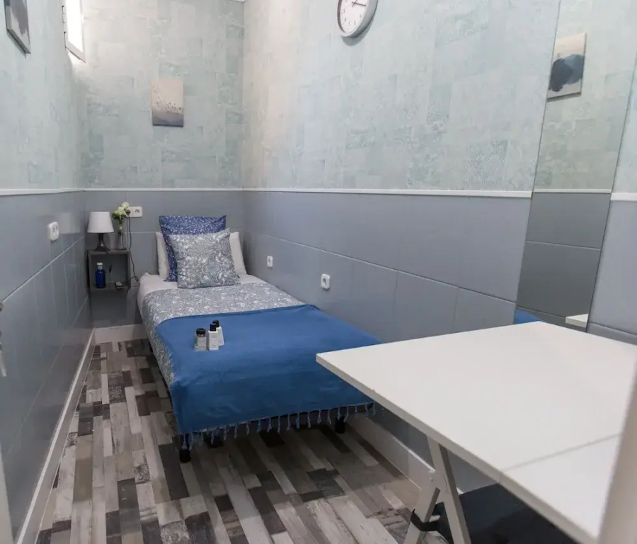 Economy room