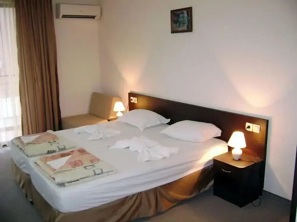 Standard Double room with balcony (full double bed)