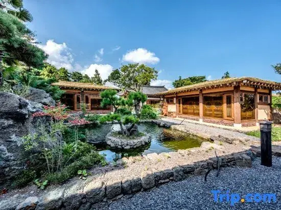 Cottage with water view