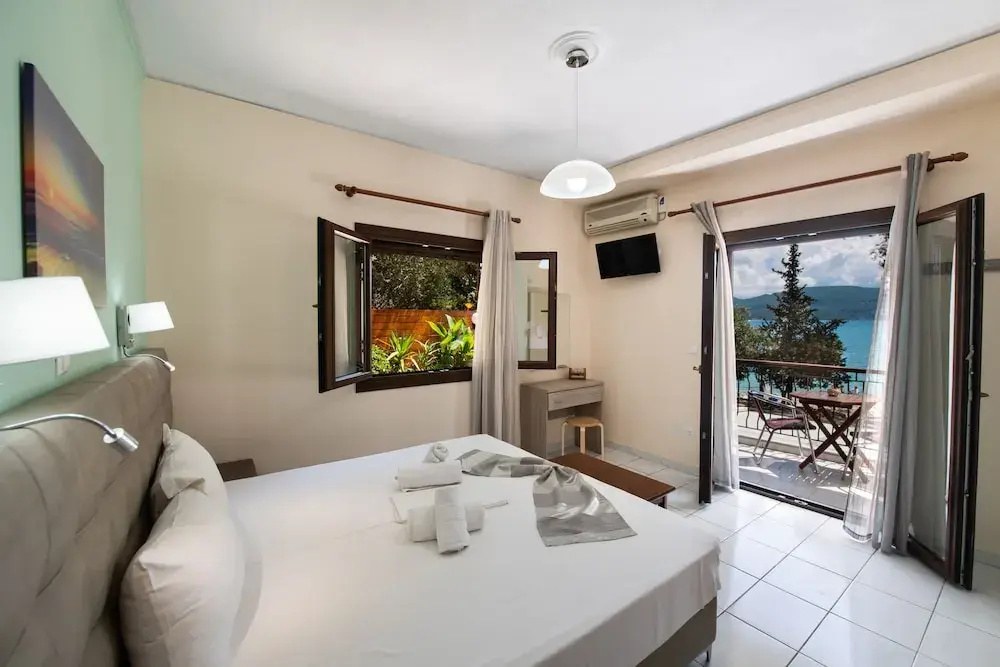 Studio with balcony and with sea view