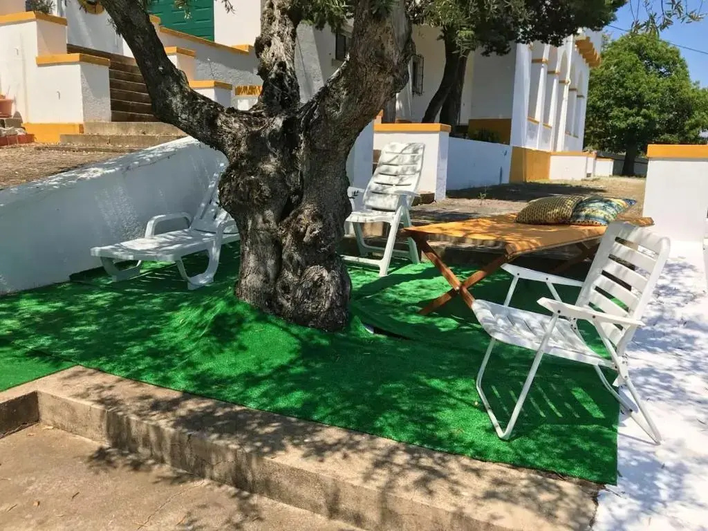 Apartment with 2 bedrooms in Praia do Ribatejo with wonderful lake view enclosed garden and WiFi 200 m from the beach