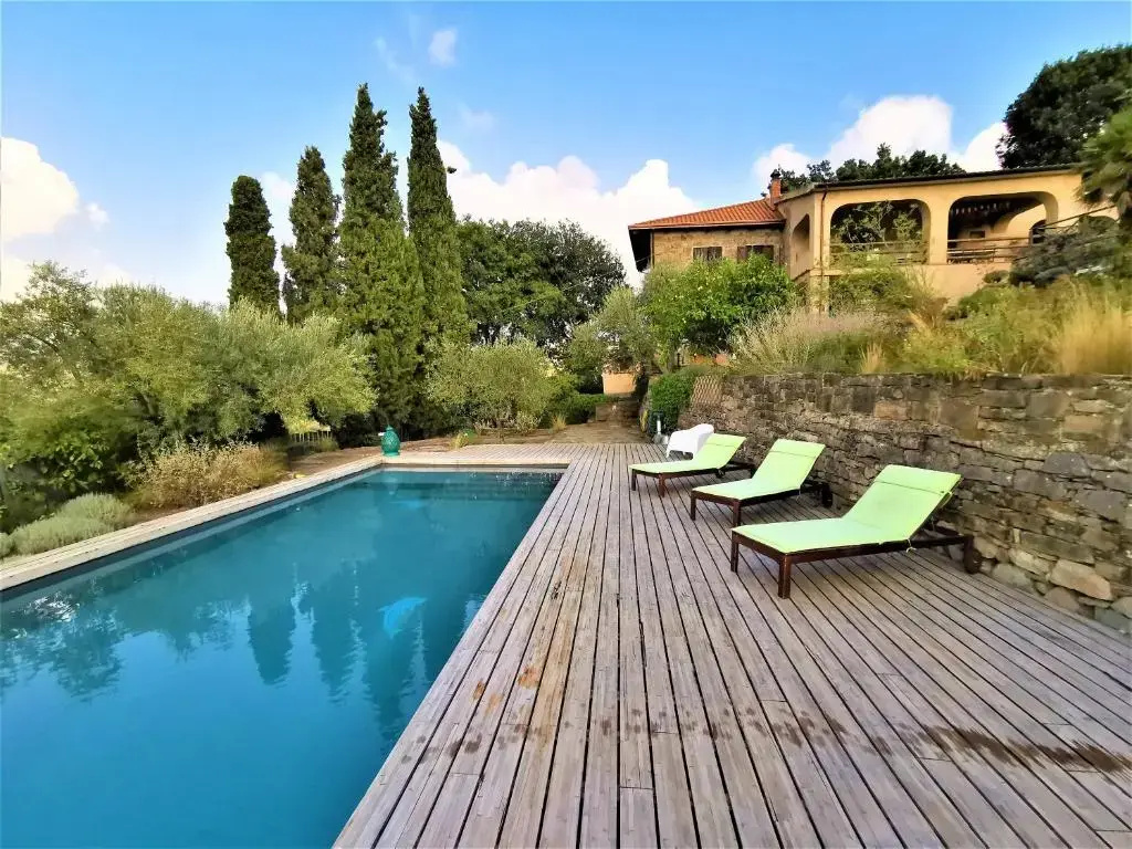 Apartment with pool view