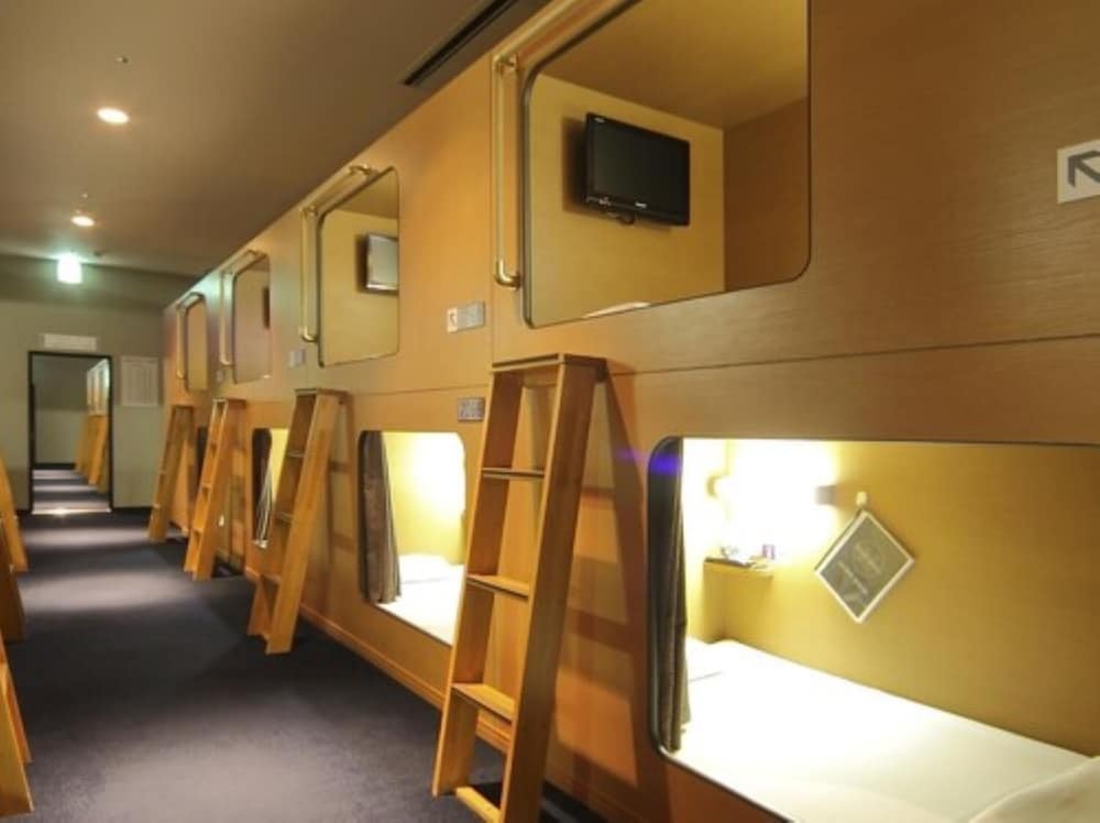 Nikoh Capsule Hotel Refre - Hostel - Caters to Men 사진 18