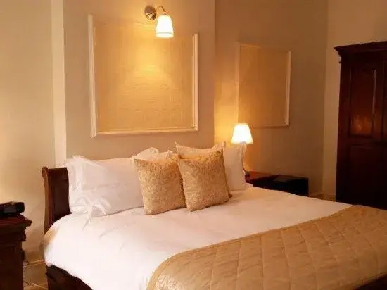 Kings Arms Hotel — 5