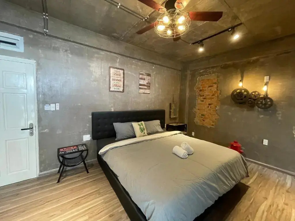 Deluxe Double room (full double bed)