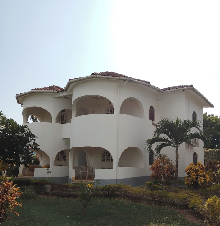 Four shells apartments diani