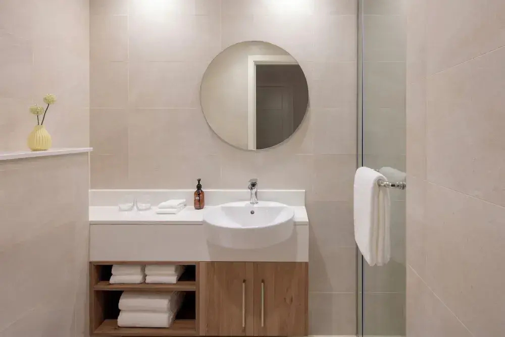 Двухместная студия-люкс с видом на море (двуспальная кровать) в Staybridge Suites Dubai Financial Centre