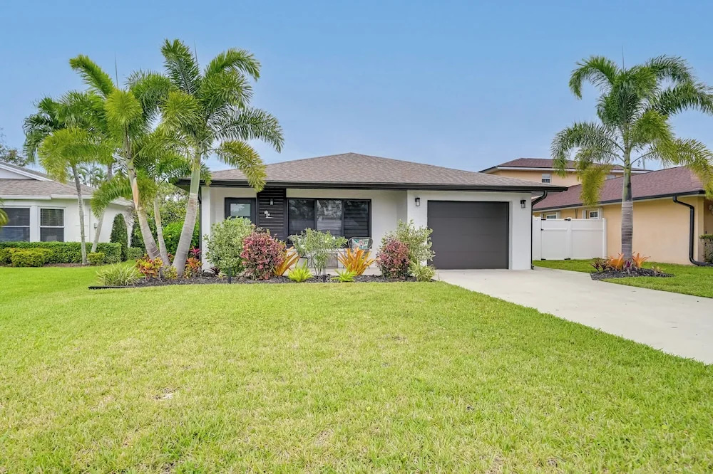 Naples Home w/ Patio < 1 Mi to Beaches!