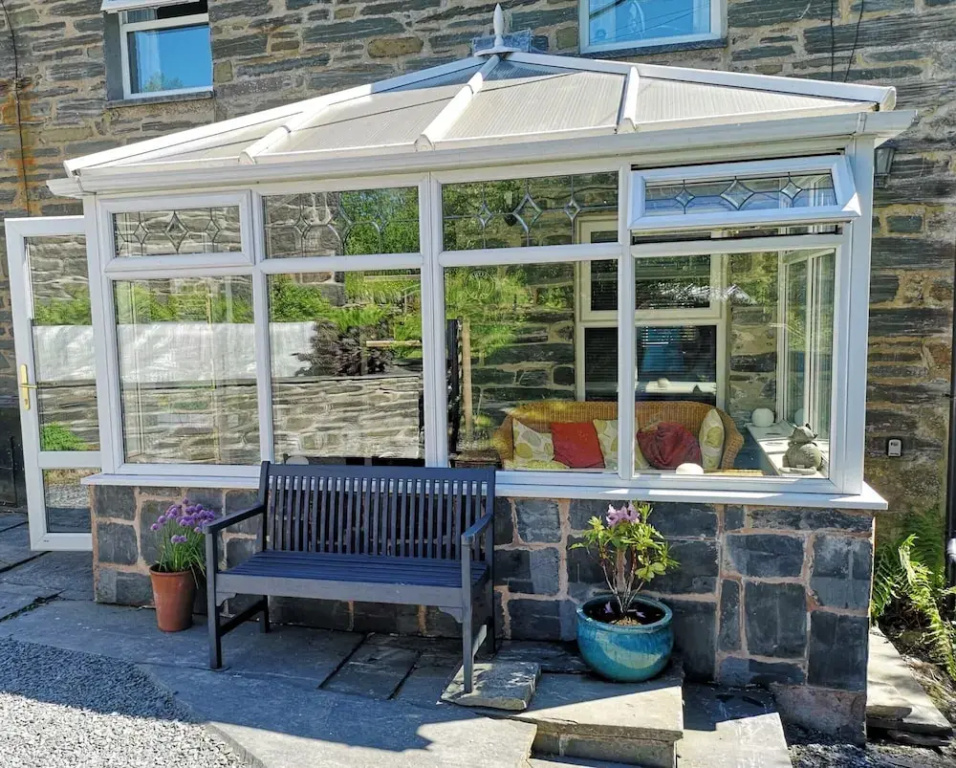 Cozy Pet-friendly Cottage in Snowdonia, No Deposit