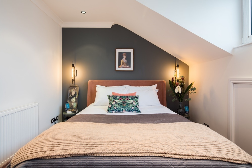 The Cromwell Road Escape - Modern & Central 1BDR Flat with Rooftop Terrace
