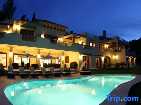 FREE €650 Daily Lux Pack - 7 Bed Villa, pools, spa