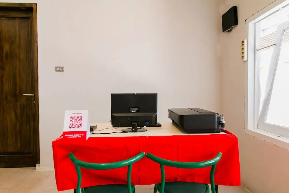 Louise Place by OYO Rooms