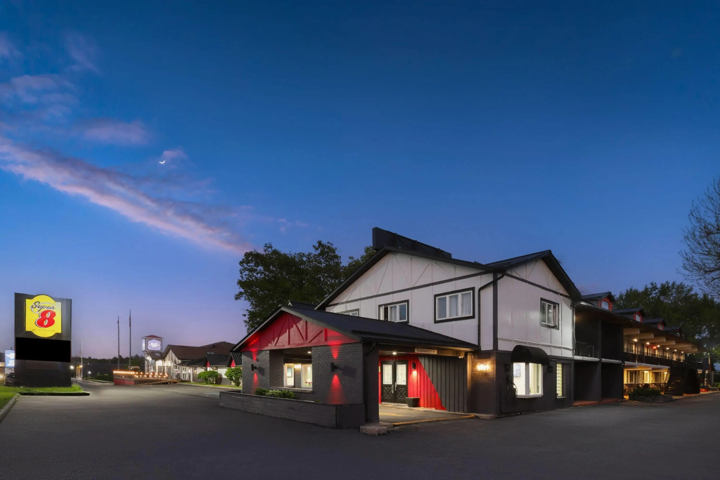Super 8 by Wyndham Gananoque/Country Squire Resort