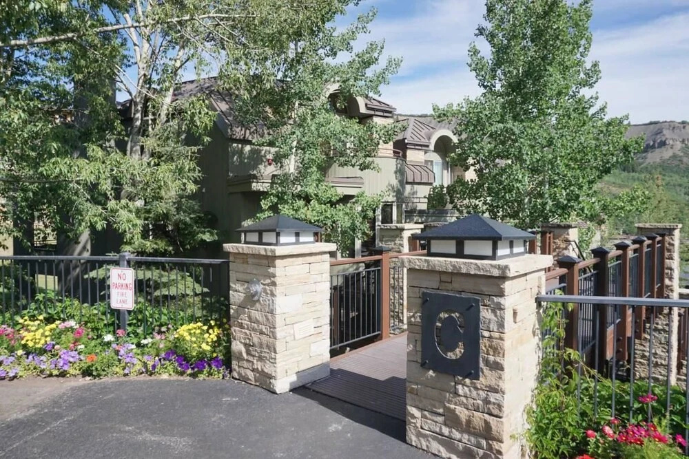 381 Ridge Rd #C1 (202949-1237) - 4 Br Townhouse