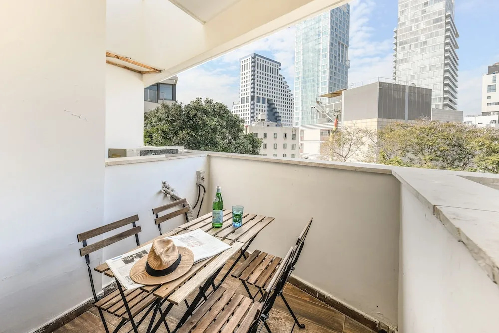 Beachside Charm on Ben Yehuda 2BR Apt
