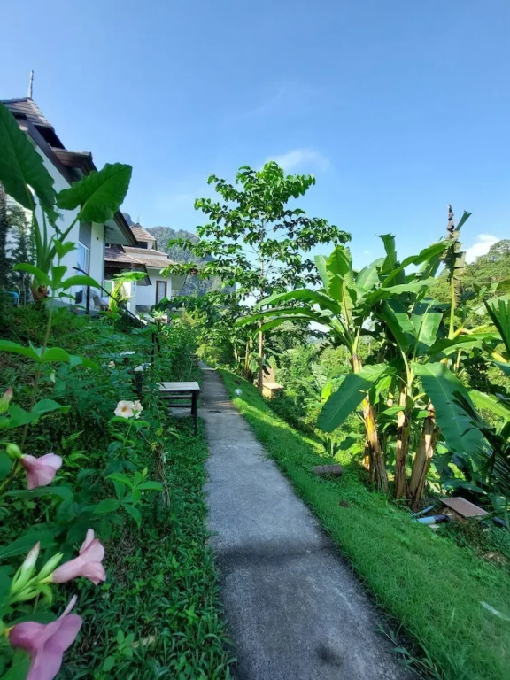 Double Villa with garden view (twin beds)