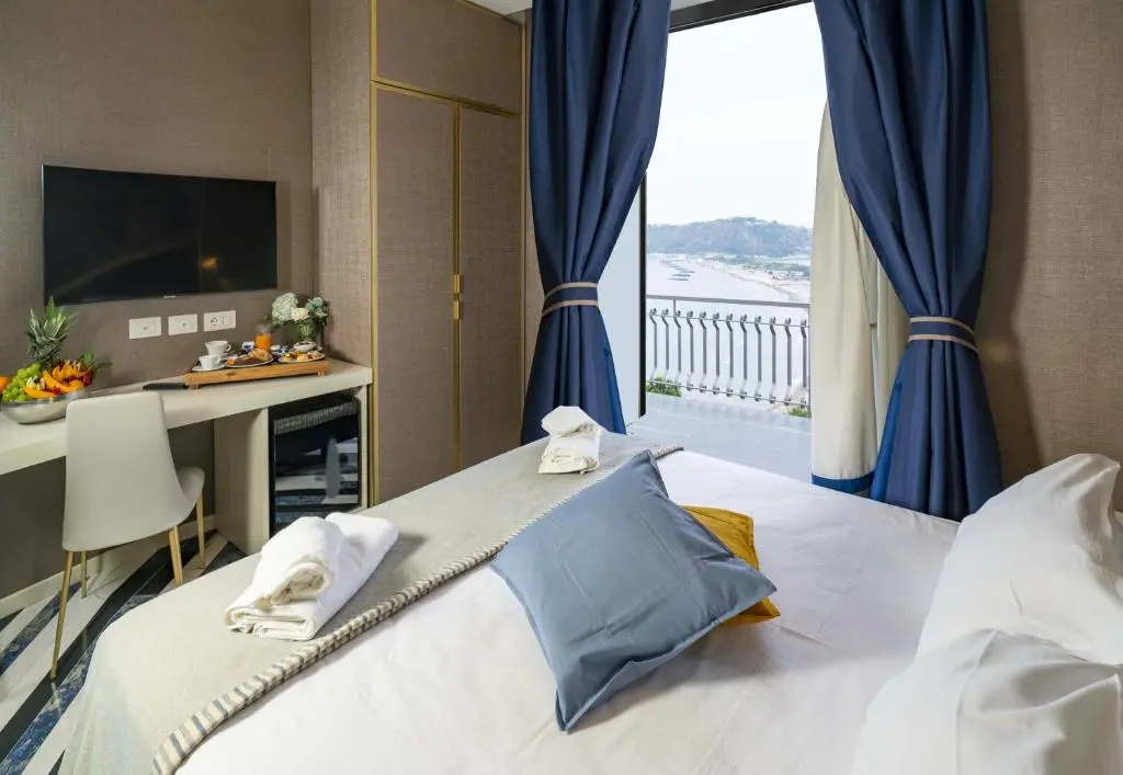 Superior Double room with sea view (full double bed)