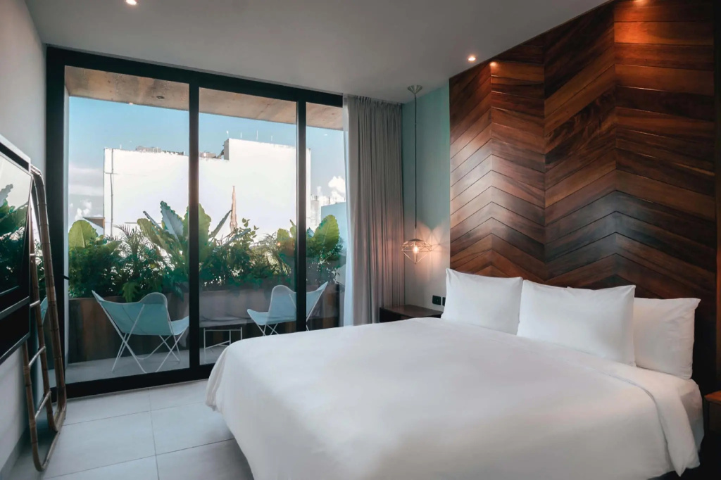Deluxe Double room (full double bed)