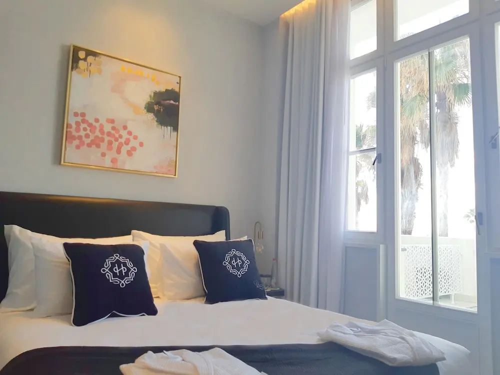 Deluxe room with balcony and with sea view