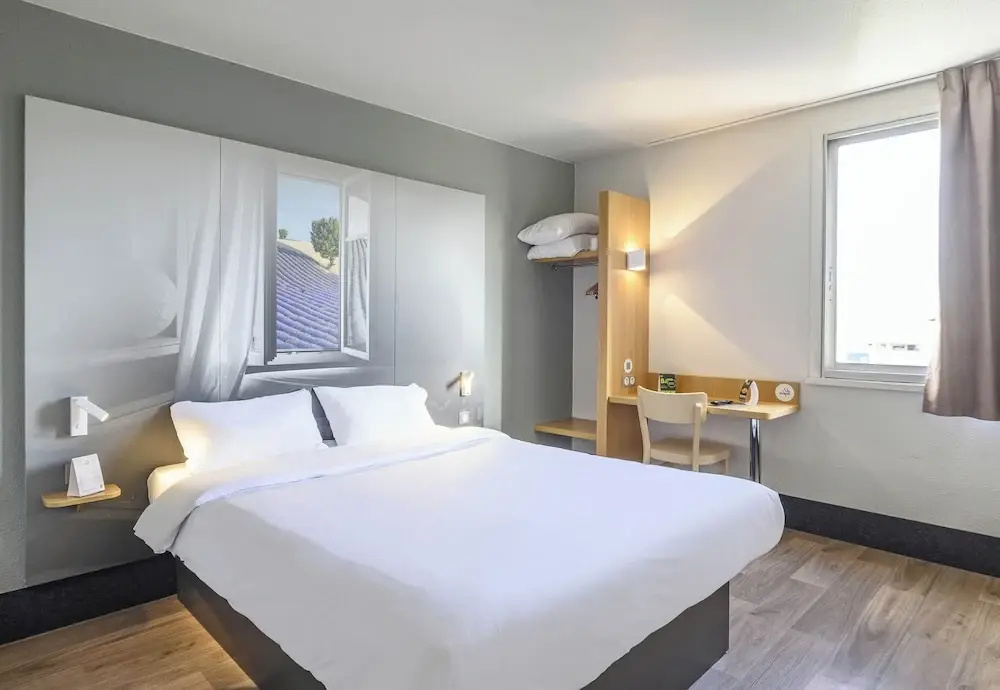 Double room (full double bed)