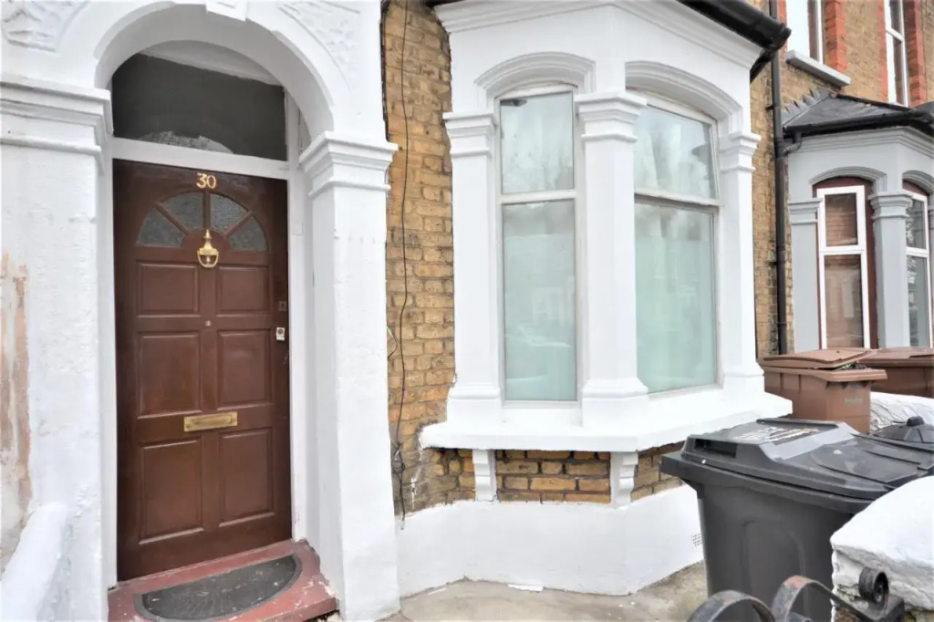 Cheerful 4 bedroom House in greater London