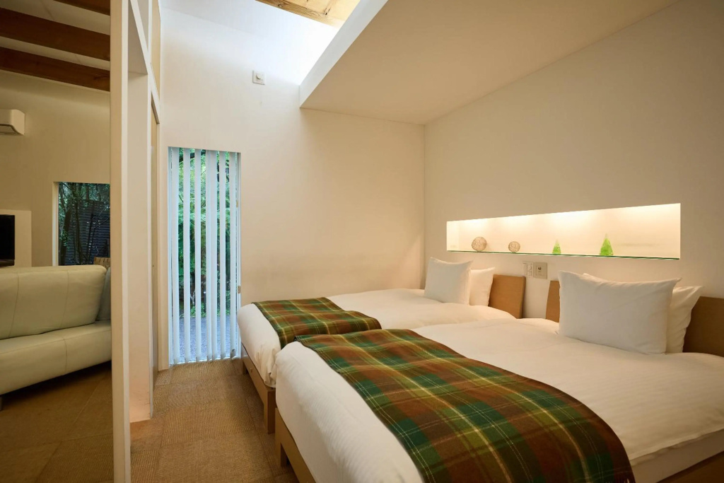 Forest Inn Born — 2