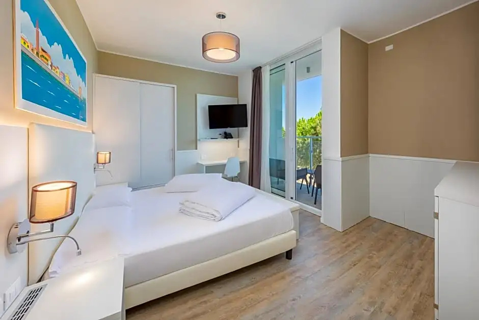 Standard Double room with balcony (full double bed)