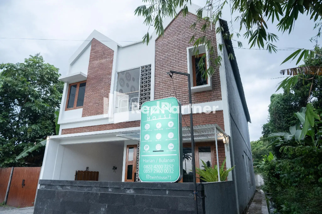 Twin House by OYO Rooms