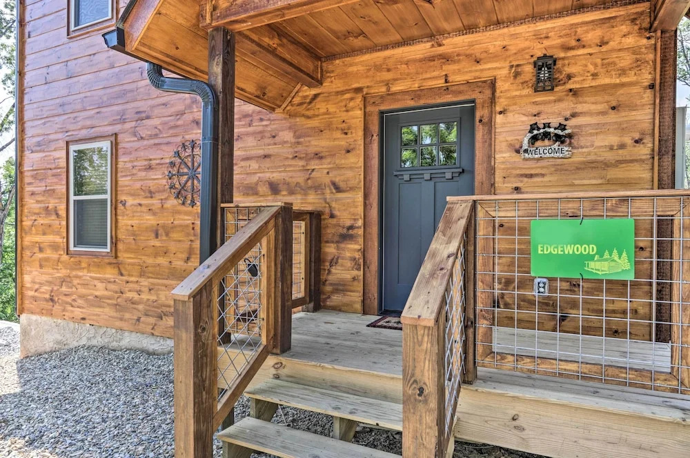 Hot Tub, Game Room, Decks: Cabin in Gatlinburg